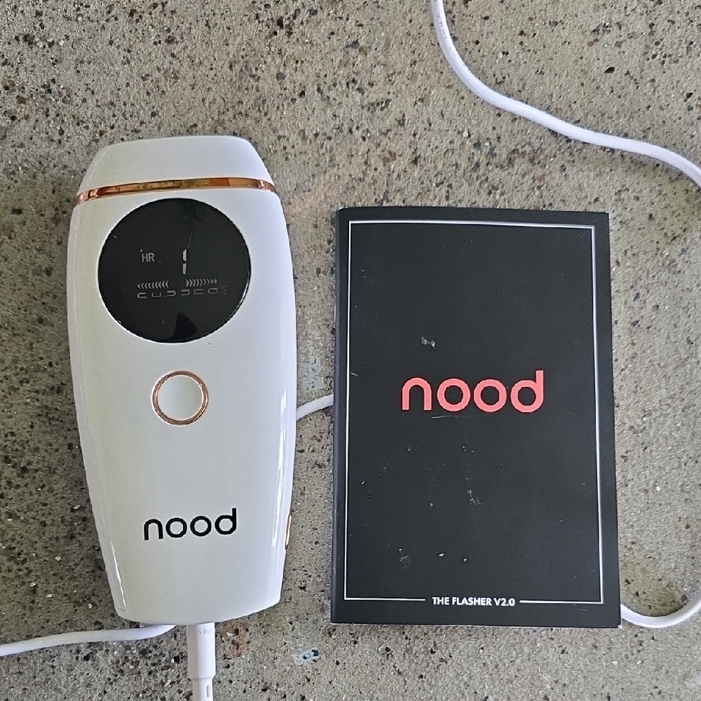 Nood White Hair Removal Device with Gold Accents